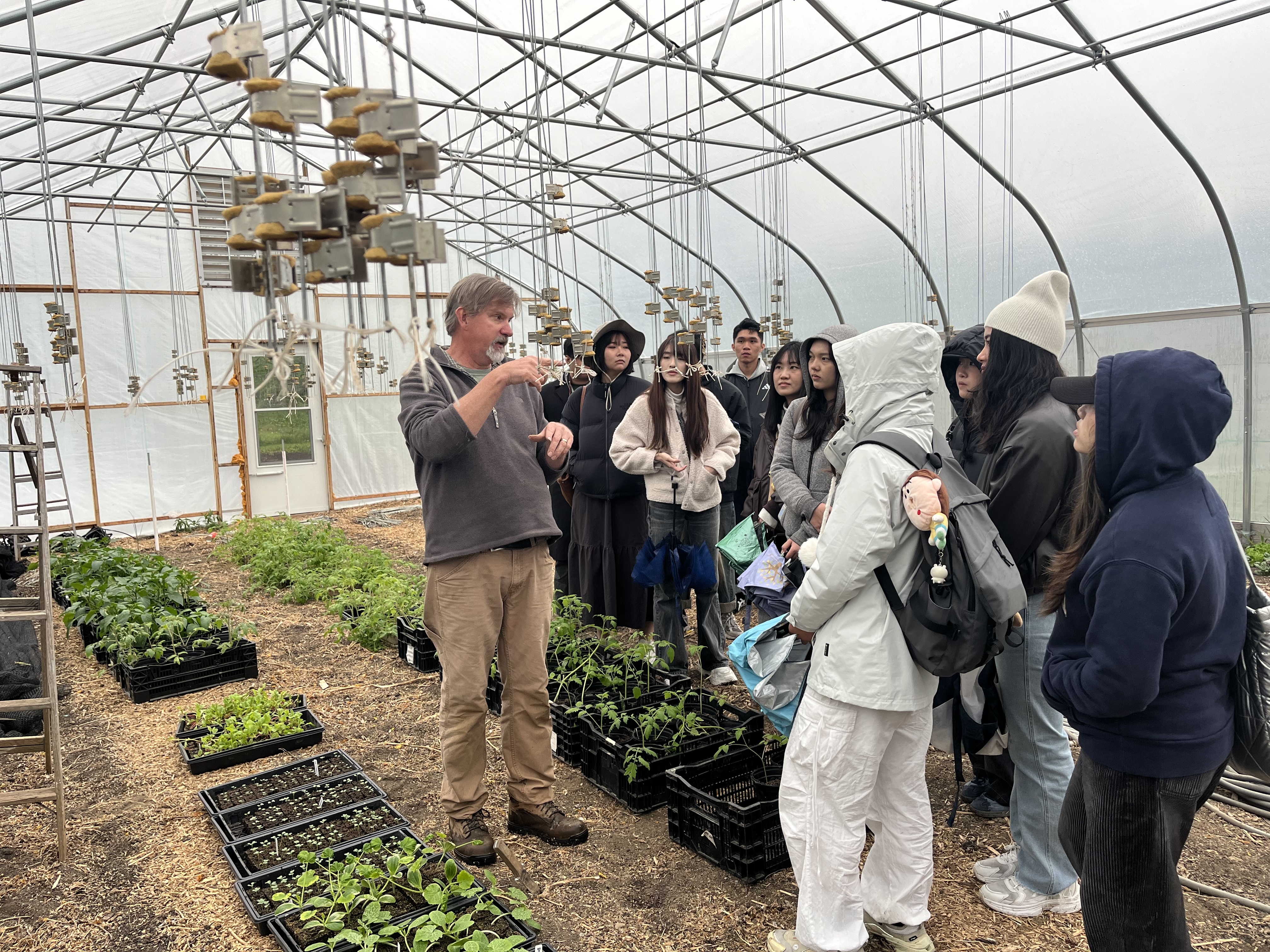 Taiwan students greenhouse.jpg